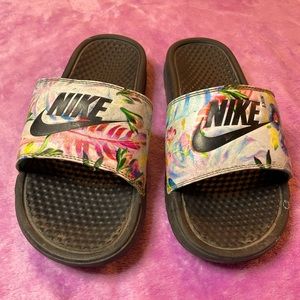 Floral Nike slides women’s 9